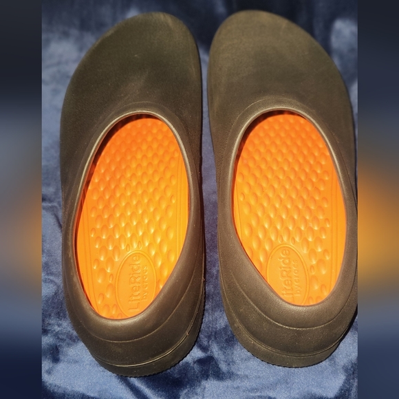 Crocs - Picture 4 of 6